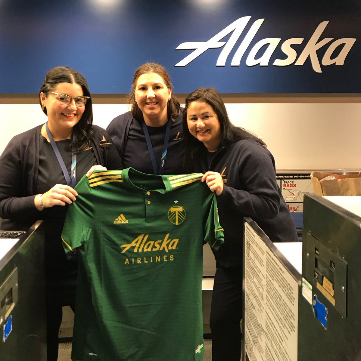 TimbersFC's tweet photo. Sunday's kit 💚💛

RT to win a primary jersey AND round-trip air travel for you + guest, courtesy of @AlaskaAir. #RCTID #MLSCupPlayoffs https://t.co/F7qstK5IIE