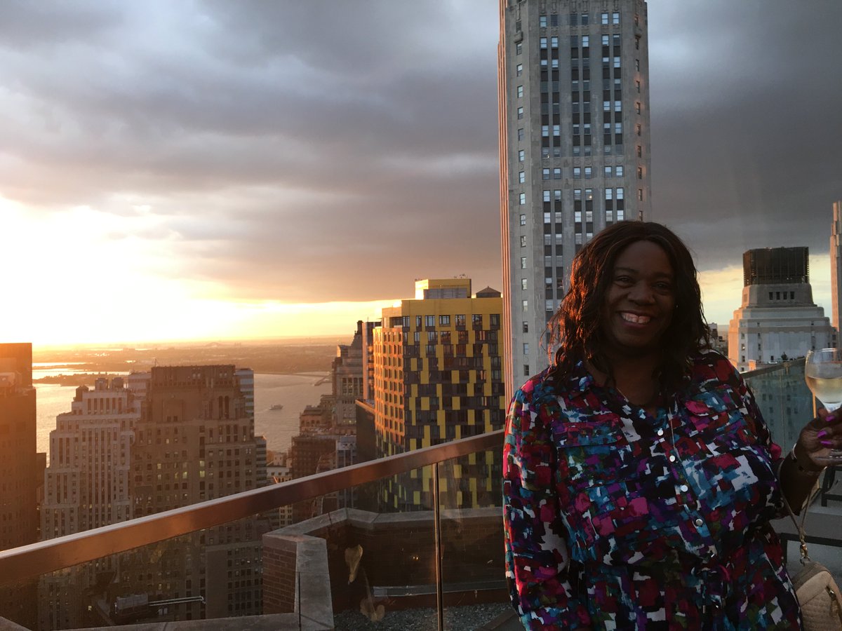 GraceworksInc's tweet photo. Wow! Amazing rooftop reception @SMPSNewYork #TME17 with amazing Pipper Mosley @SMPSdc Chapter President 😁 https://t.co/HrN3zB3Cu9