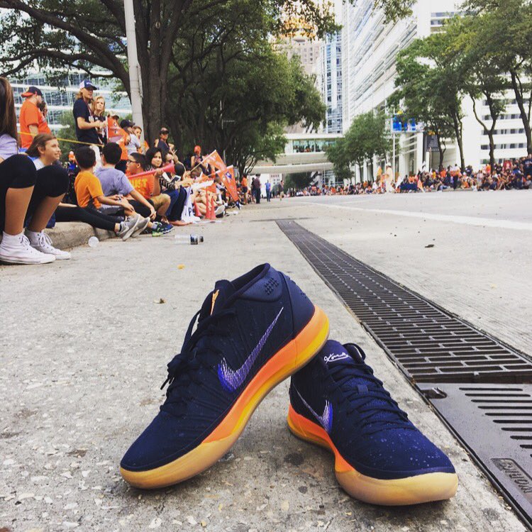 DamiansShoes's tweet photo. Damian! #Houston threw me a parade today. You have big shoes to fill when I get to Aberdeen #ItsMeYourKobes #AndImFamousNow https://t.co/6IqfBFSK9q
