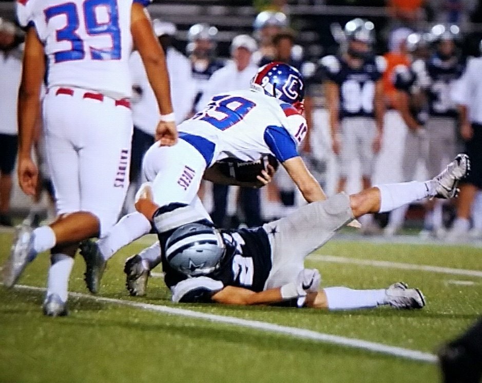 crfoto1's tweet photo. High snap from Cleveland going for 3 and @WyattLucas5 was ALL OVER IT! @FarragutFB #FARRAGUTSTRONG https://t.co/SimeflwNKG