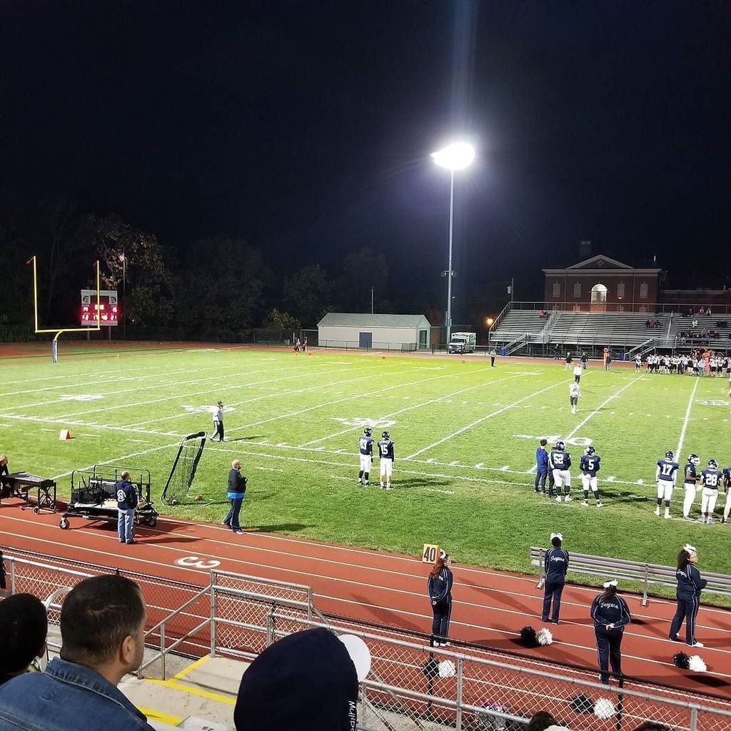 rG_Shinobi_Marc's tweet photo. #fridaynightlights #highschoolfootbal #trogans #pottstownwtrogans https://t.co/fezhMlgPEh https://t.co/ch54stxHHn