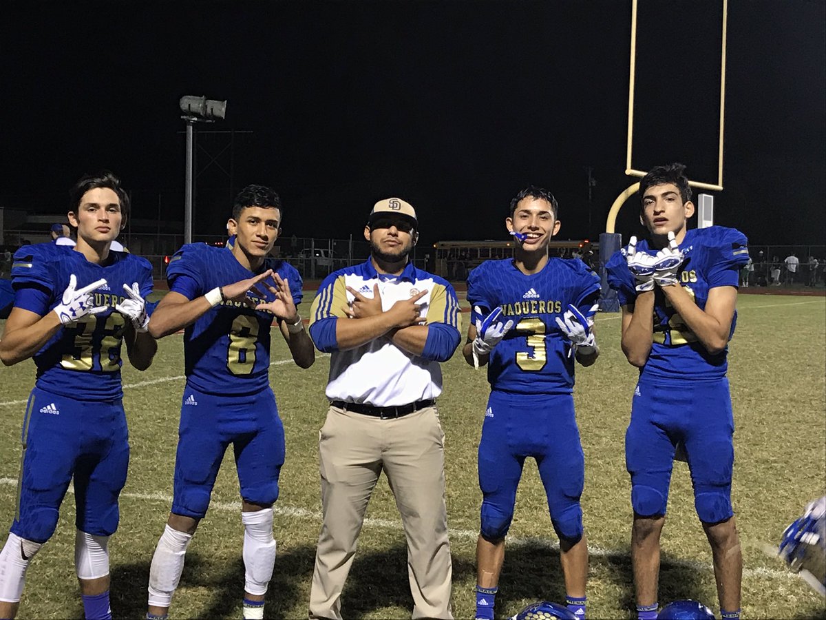 Ryan33G's tweet photo. Good players inspire themselves, Great players inspire others.. #squad #receivingcore #money #missingsome #westayhungry https://t.co/Q2xf3Rm3JO