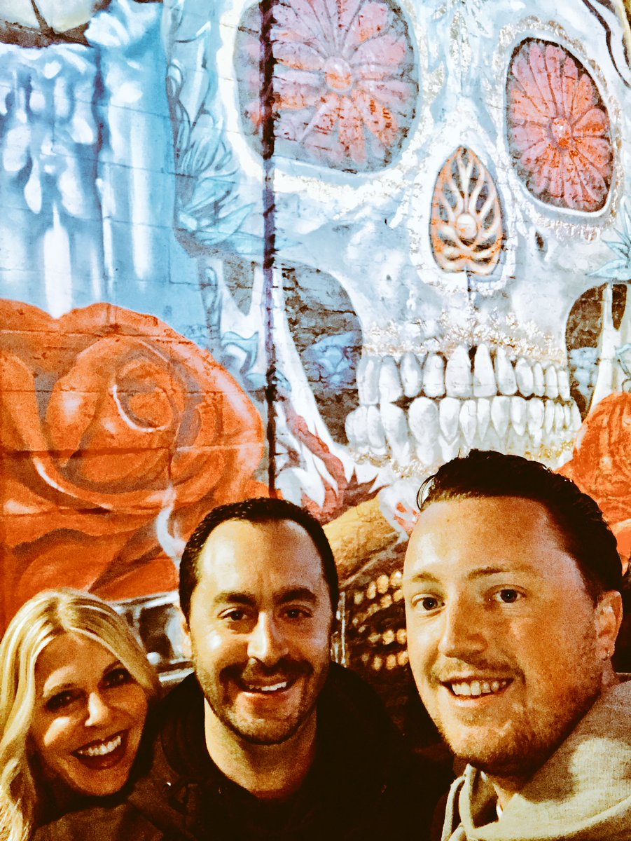EventJoe's tweet image. We make a great team 👋👍🙌🏽

Shouts to @Pwelbs + @TinaBeckler 

#mural by CzrPrz 

#relationshiparchitecture
