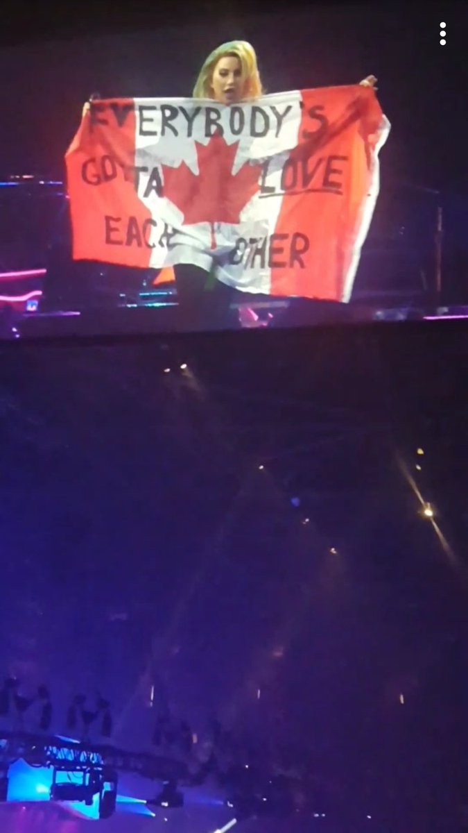 ARIANAMTL's tweet photo. "Everybody's gotta love each other" ❤ @ladygaga #JoanneWorldTourMontreal https://t.co/qsigwSRNjC
