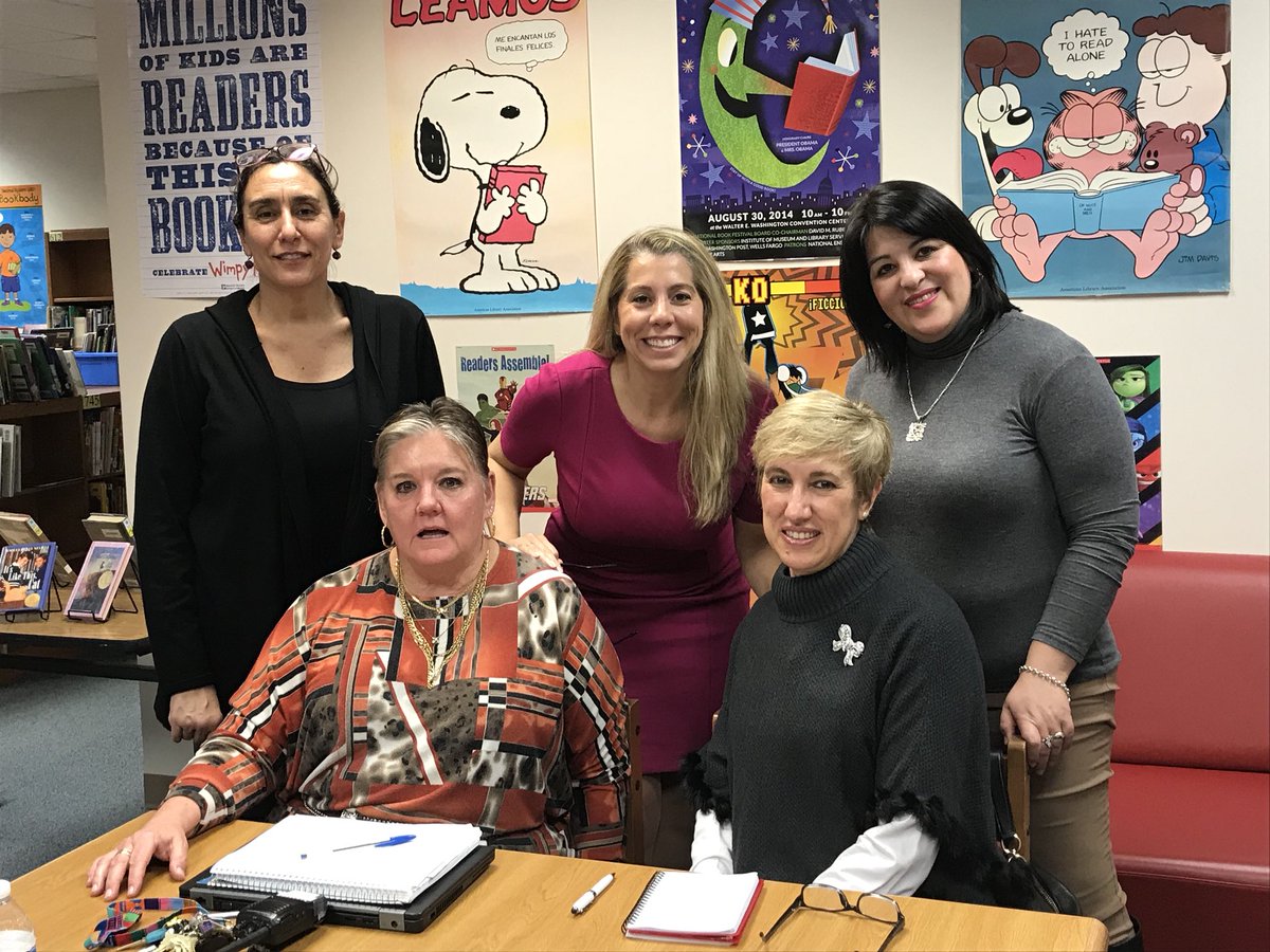 yanirebrana's tweet photo. Creando nuevos programas para las niñas y madres latinas de Arlington con @SpainEdOffice @Drmlmyers #EscuelaKey @METcommunity #LatinaConnect https://t.co/1FEJ68pqTw