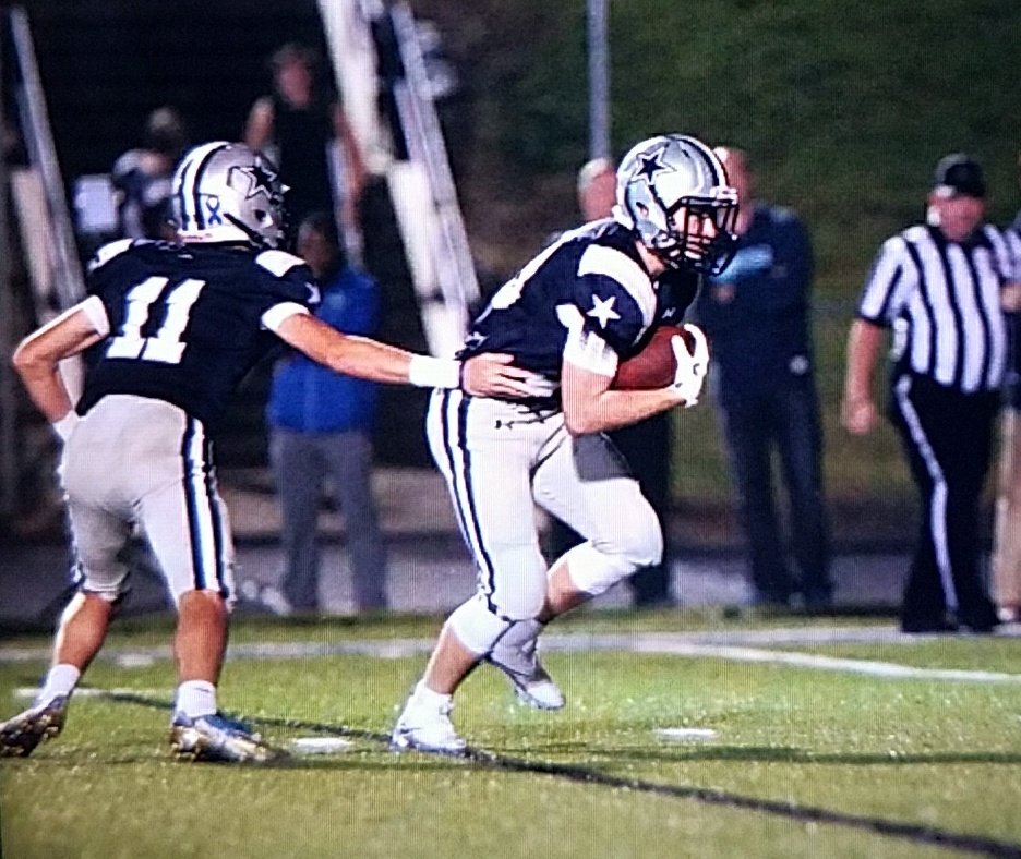 crfoto1's tweet photo. @Mrjoshmoses BREAKS THROUGH CLEVELAND DEFENSE! TD FHS! FHS 21 - CHS 21 WITH 7 LEFT IN 3RD QTR. @FarragutFB #FARRAGUTSTRONG #FINISHSTRONG https://t.co/wPFxdN9IcE