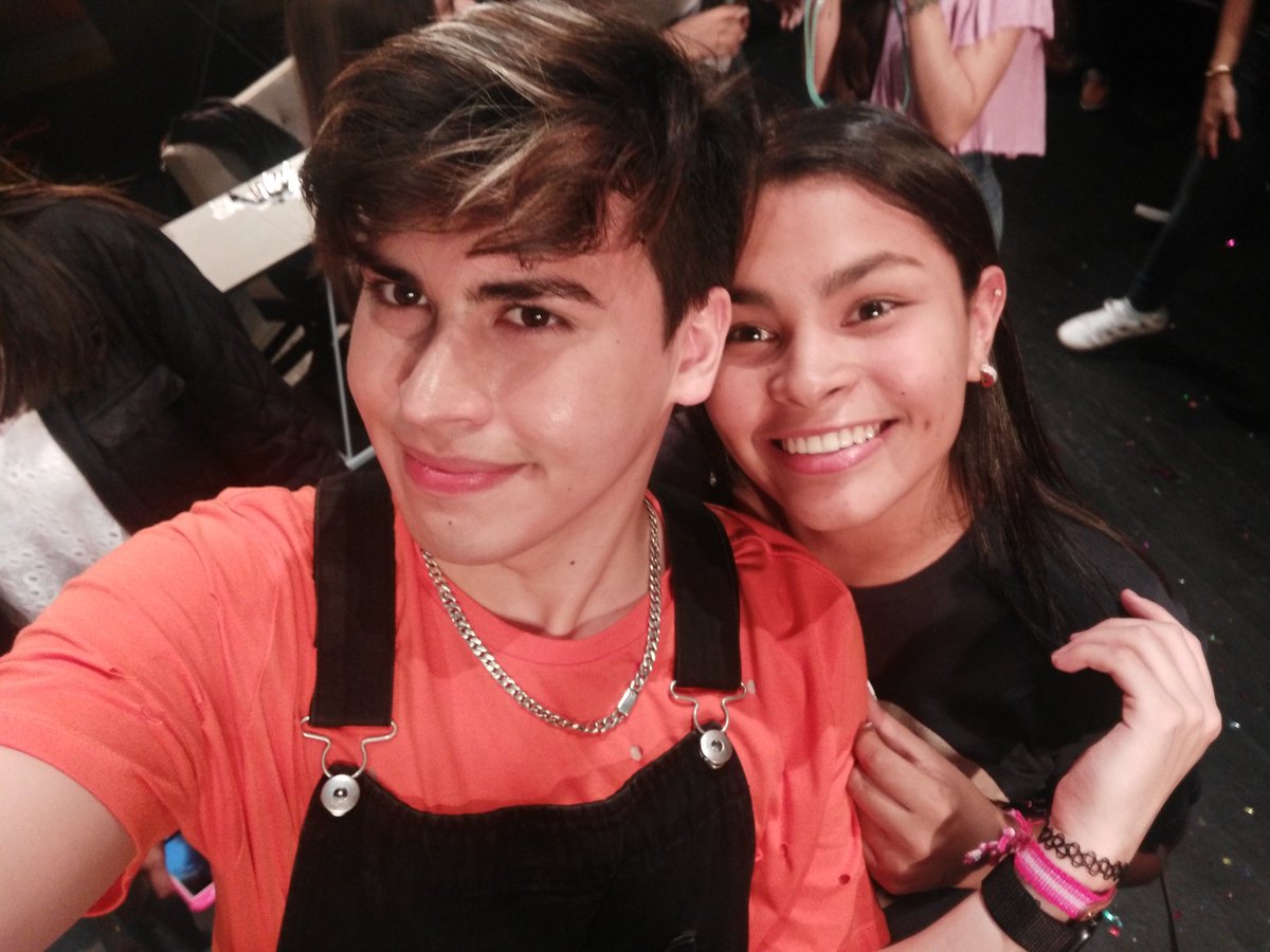 marcelaparada4's tweet photo. Fue un placer conocerte👑💋 súper linda😊 @ladivaza https://t.co/d8hiqM3xT9
