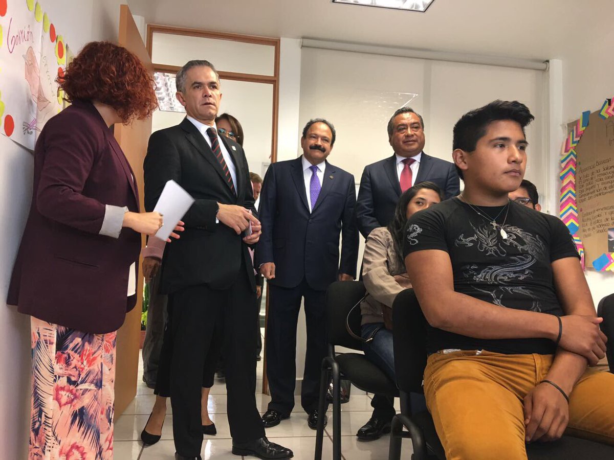 A_Ahued's tweet photo. Con el @InjuveCDMX, inauguramos el 2do Hospital de la Emociones para brindar atención a los jóvenes de @Del_MilpaAlta. #InformeSEDESA2017 https://t.co/UD25oWn3WZ