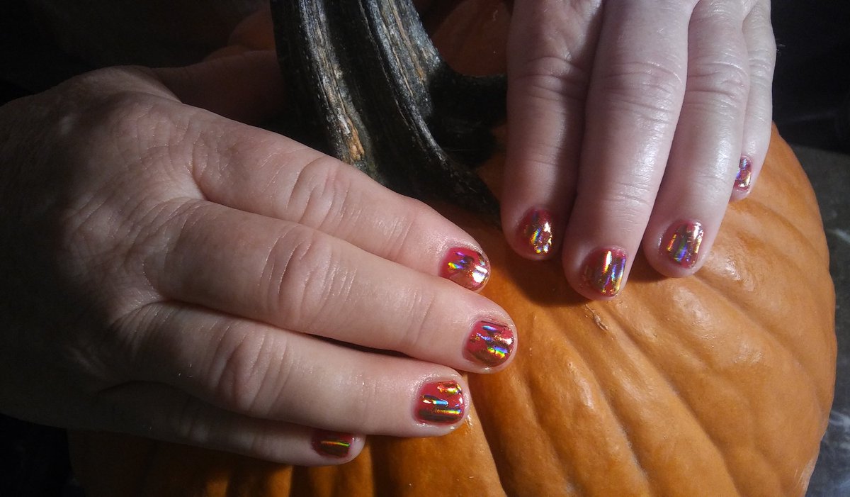 KatyLambson's tweet photo. #FallInLove #YourStyle #FallFabulos #ShellacPro #KatyHancock. #ShellacCertifiedSalon. #SugarnSpiceServicesSalon #Hollywood #PeachBurstFoils https://t.co/iHR0xu9THa