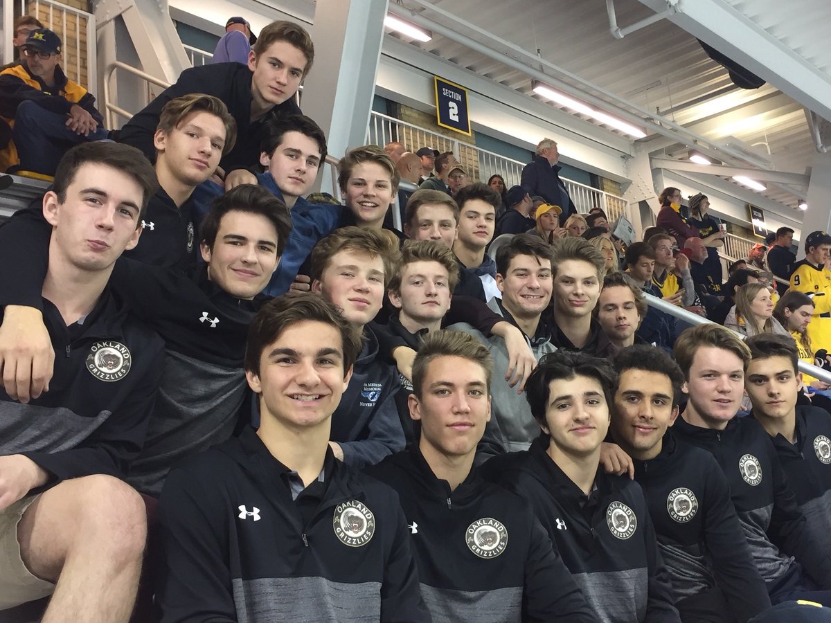 OJGU15's tweet photo. The Boys taking in @umichhockey and @FerrisHockey on a night off. #LottaNewf #WheresDwayne https://t.co/KUWK5fsPlu