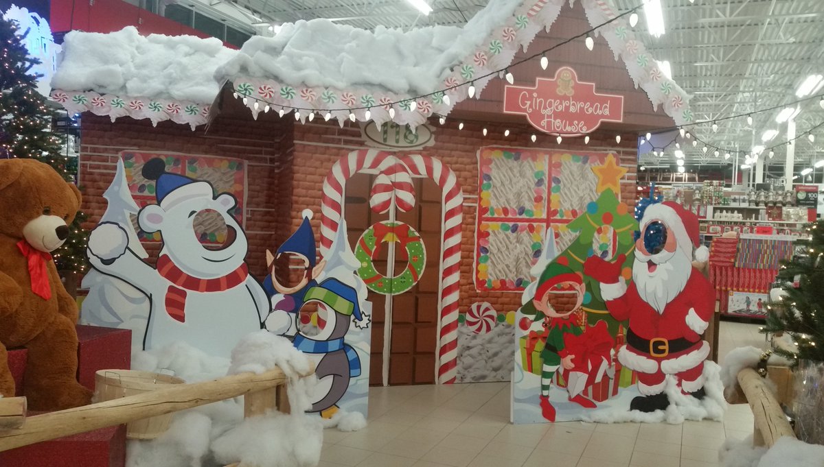 KingerBrocku's tweet photo. Welland @CanadianTire 's got it! Go check out this christmas display! https://t.co/a9OcVcjvgC