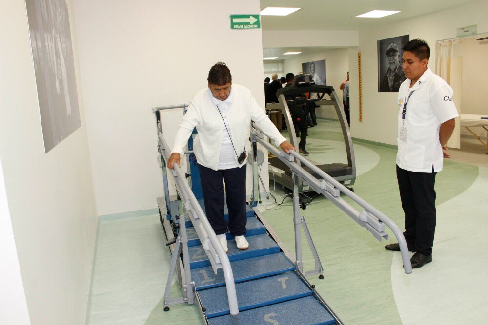 A_Ahued's tweet photo. La #ClínicaDeGeriatría en un año, otorgó 10 mil 300 consultas y se han realizado más de 13 mil 700 acciones preventivas. #InformeSEDESA2017 https://t.co/G5pdFYsq0E