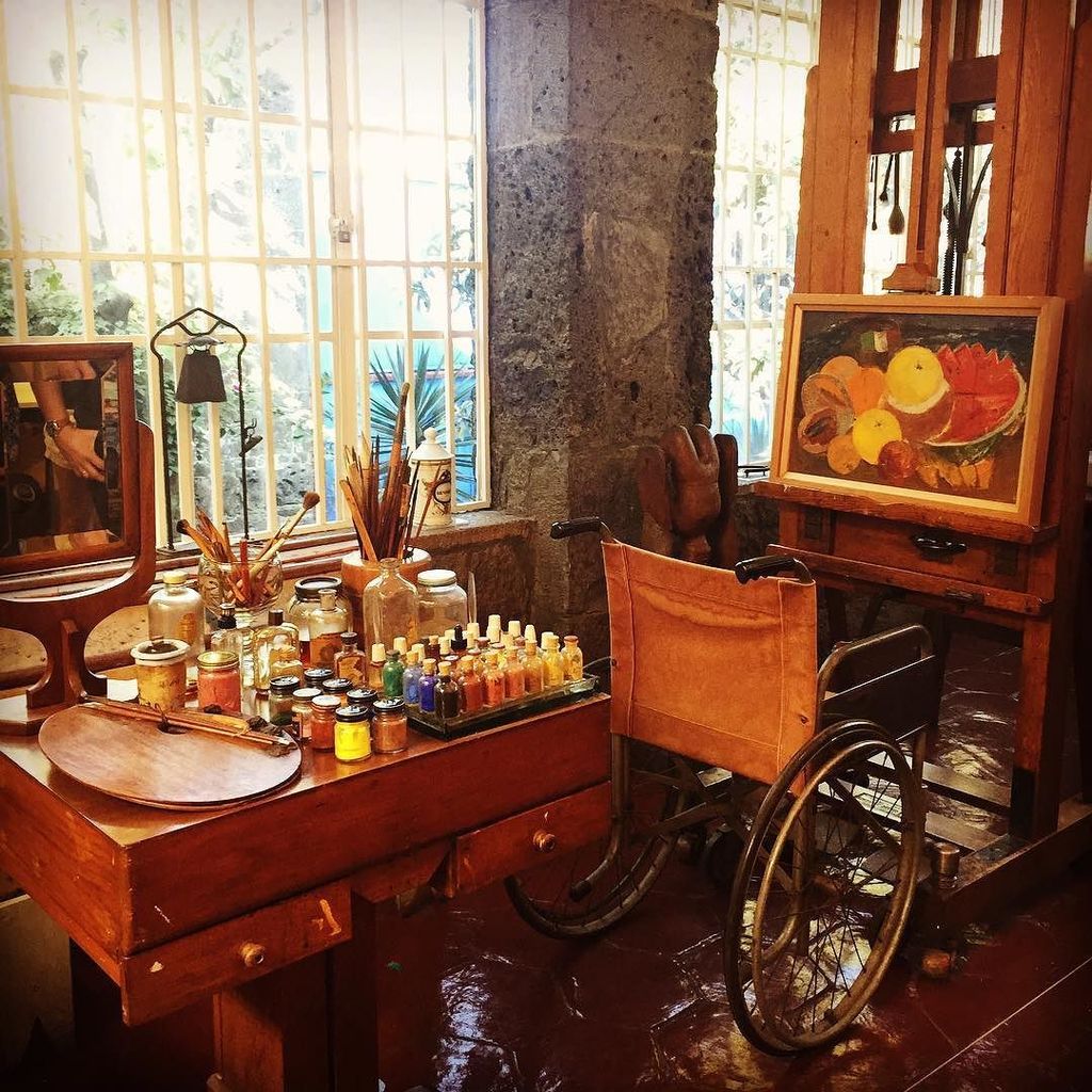 intelli_art's tweet photo. At last... I was @ Museo Frida Kahlo Casa Azul Coayacan in Mexico City. What a treat to see her studio in person!!!! #fridakahlomuseum #fri… https://t.co/b8r5K8IIhB