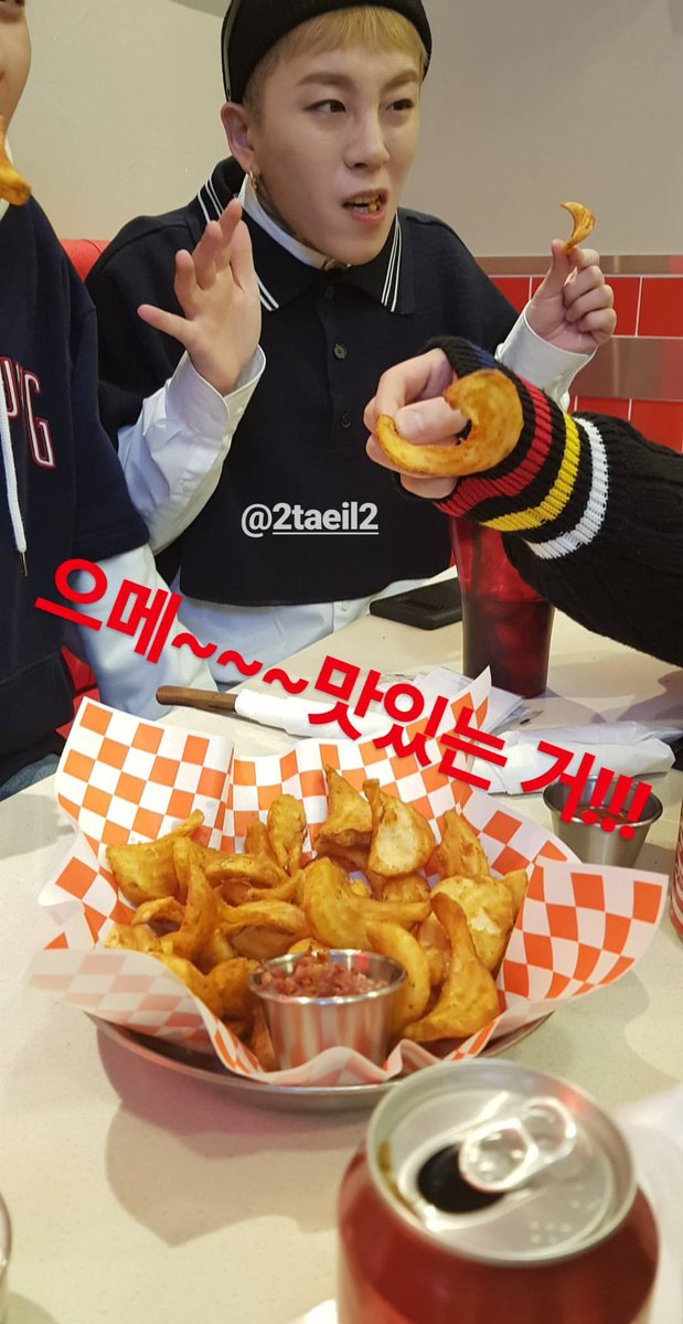 JACK7POT_'s tweet photo. Invejosos vão dizer que a gente é gordo e come salgadinho na véspera do debut, mas é tudo assado e aquilo no copo do Taeil é chá, tá? Tá. n https://t.co/NJk6OMF6OT