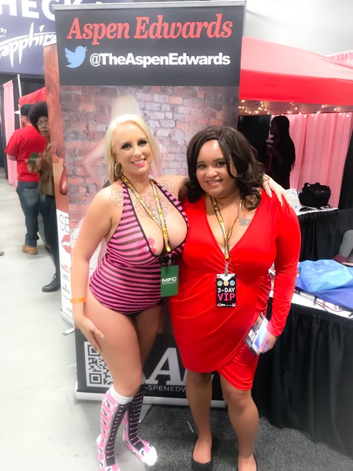 That moment when you meet someone so special they make you smile!! @amberlypso 💋 https://t.co/C1zHqR<a href="/tag/ifap2aspenedwards"class="tags"><span>#ifap2aspenedwards</span></a><a href="/tag/aeaf"class="tags"><span>#aeaf</span></a>