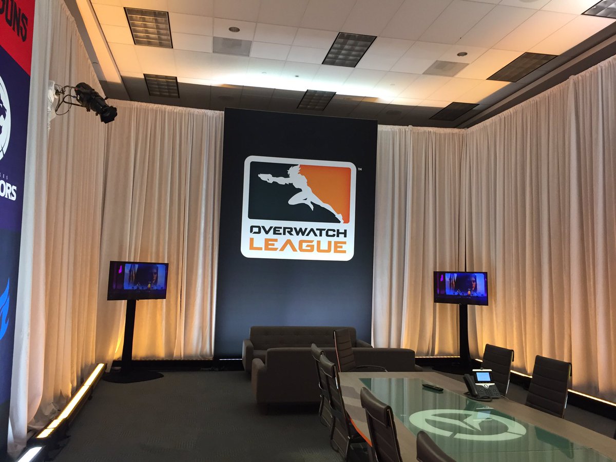 Crazy overwatch meeting room at #Blizzcon2017