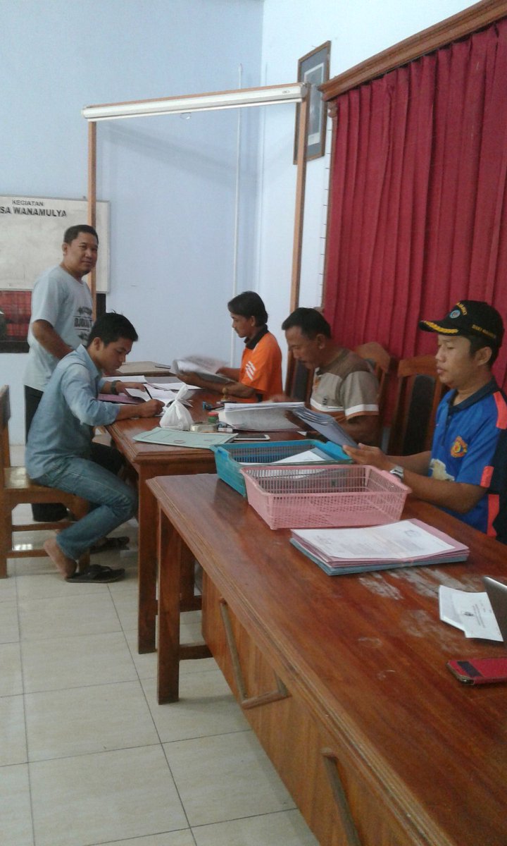 wanamulya2's tweet photo. Meski hri libur panitia PPDP ttp terima pndaftaran calon perangkat desa
@puspindes @PemkabPemalang @kecpemalang1 @hirmanofficial https://t.co/nbooSAcL8r