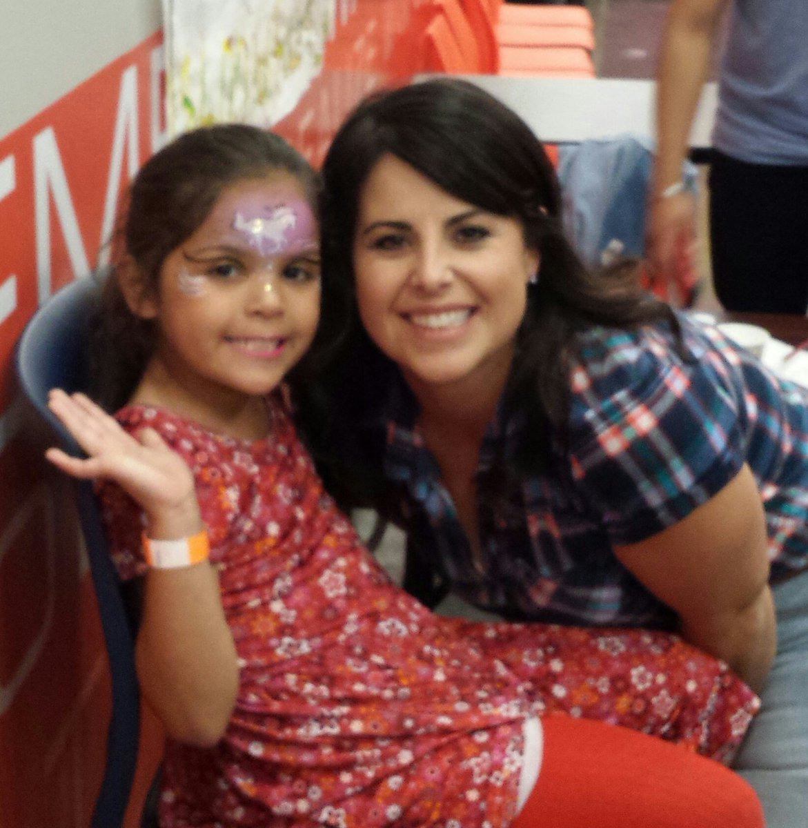 AeroGriffins's tweet photo. Face painting at the 

#aerohoedown https://t.co/9usiupoSsv
