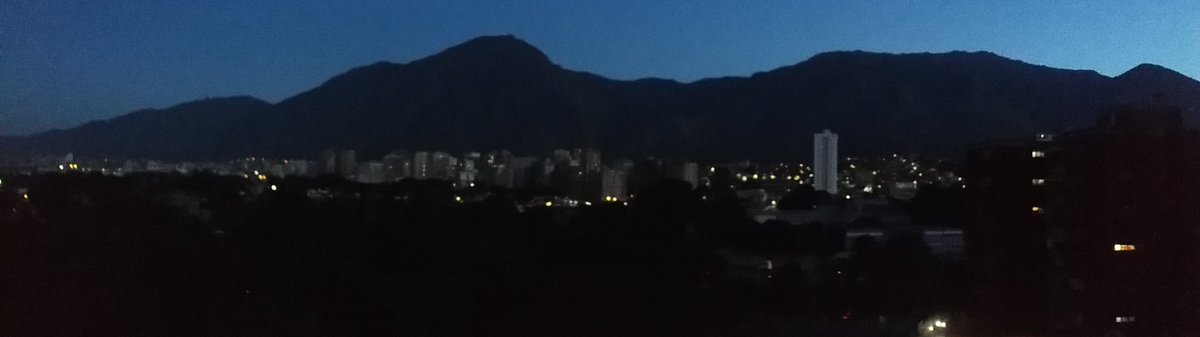 VivianVCh's tweet photo. Amor eterno a ver el Avila.
6:00am/6:16am/7:00am https://t.co/bQS5x64nWm