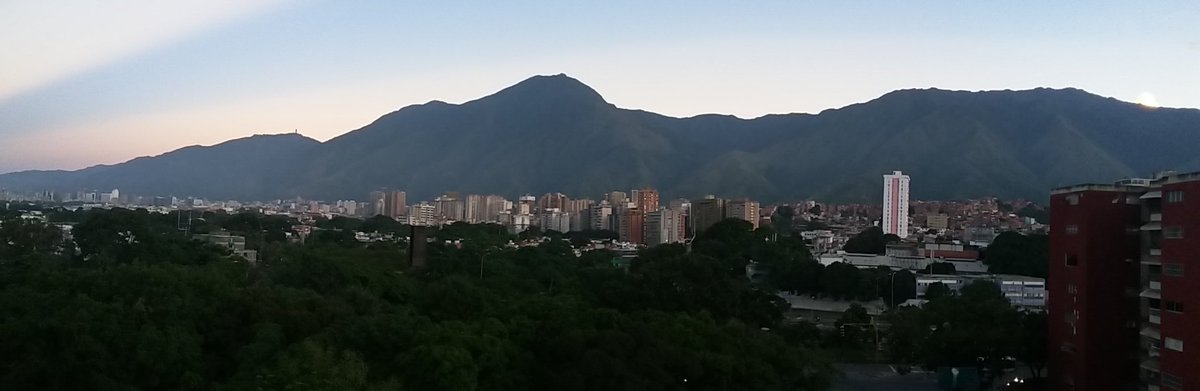 VivianVCh's tweet photo. Amor eterno a ver el Avila.
6:00am/6:16am/7:00am https://t.co/bQS5x64nWm