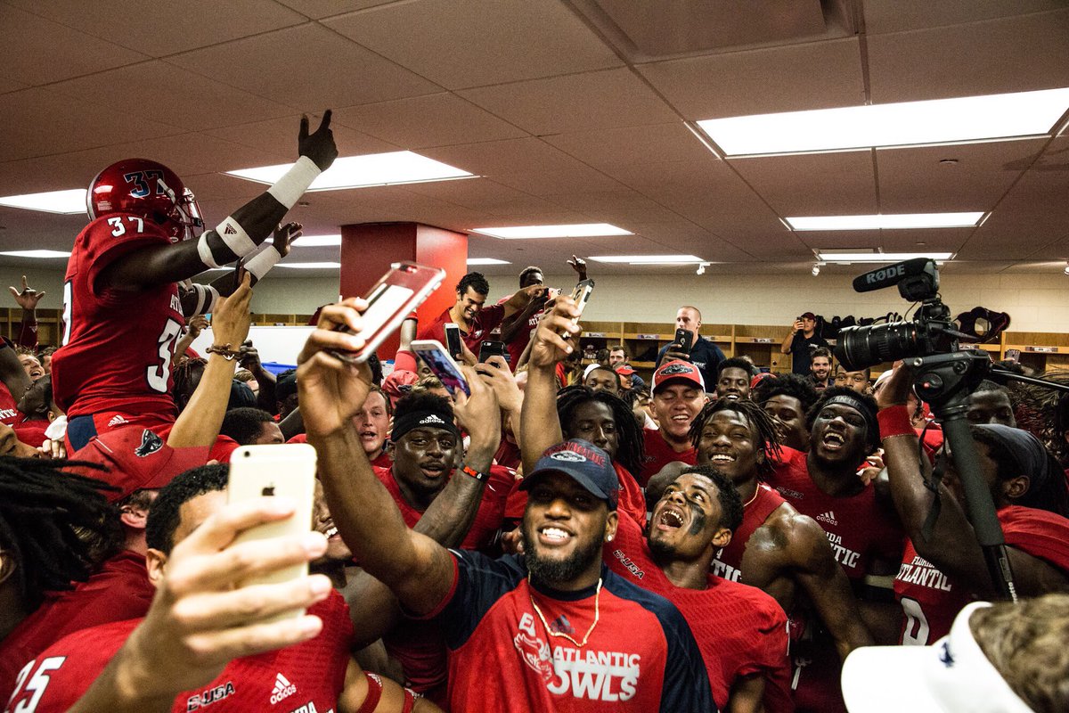 FAUFootball's tweet photo. This is what victory looks like. 🏆 https://t.co/vgyzDnwRv1