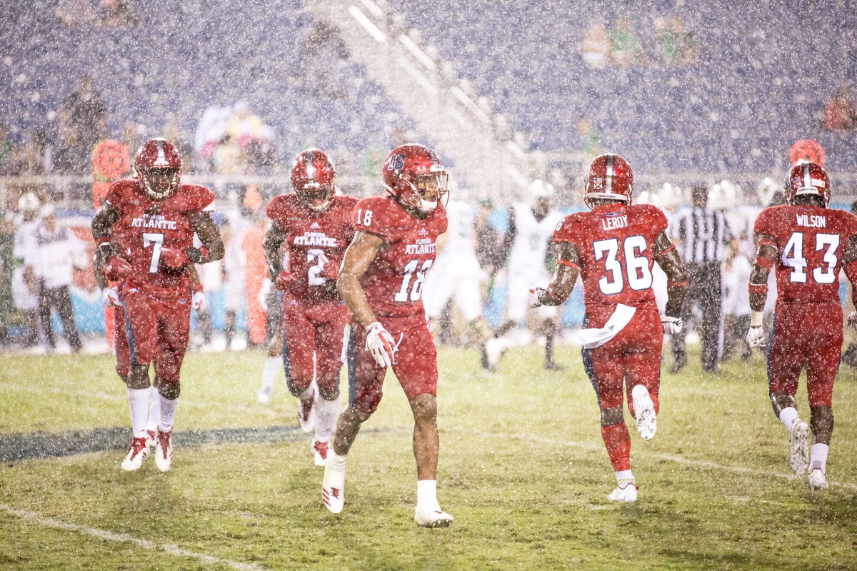 FAUFootball's tweet photo. This is what victory looks like. 🏆 https://t.co/vgyzDnwRv1