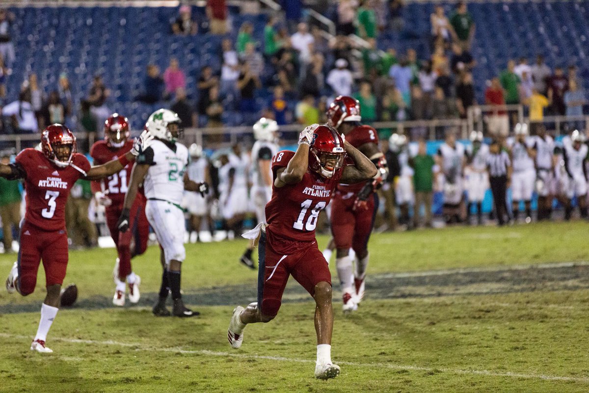 FAUFootball's tweet photo. This is what victory looks like. 🏆 https://t.co/vgyzDnwRv1
