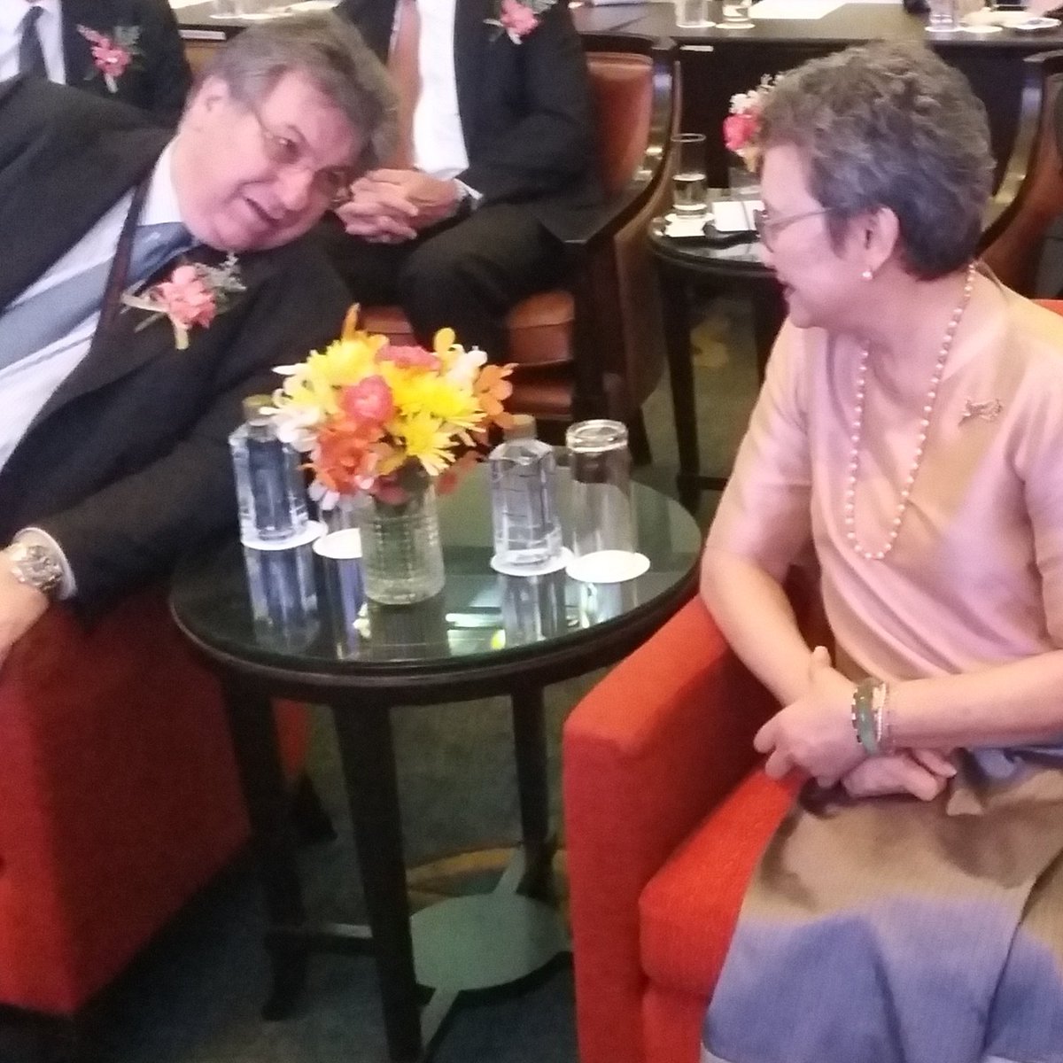 CIBJO President Gaetano Cavalieri greets Thailand's Minister of Commerce Apiradi Tantraporn at the World Ruby Forum #cibjo #gems #GEMSTONES