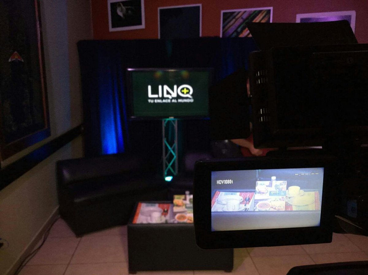 100NaturalAca's tweet photo. Mucho éxito a @FannyObe y @yola84araujo en el nuevo proyecto de @Cerebro_Radio #Linqtv y gracias por elegirnos como sede para el lanzamiento https://t.co/VHlEU44TU9