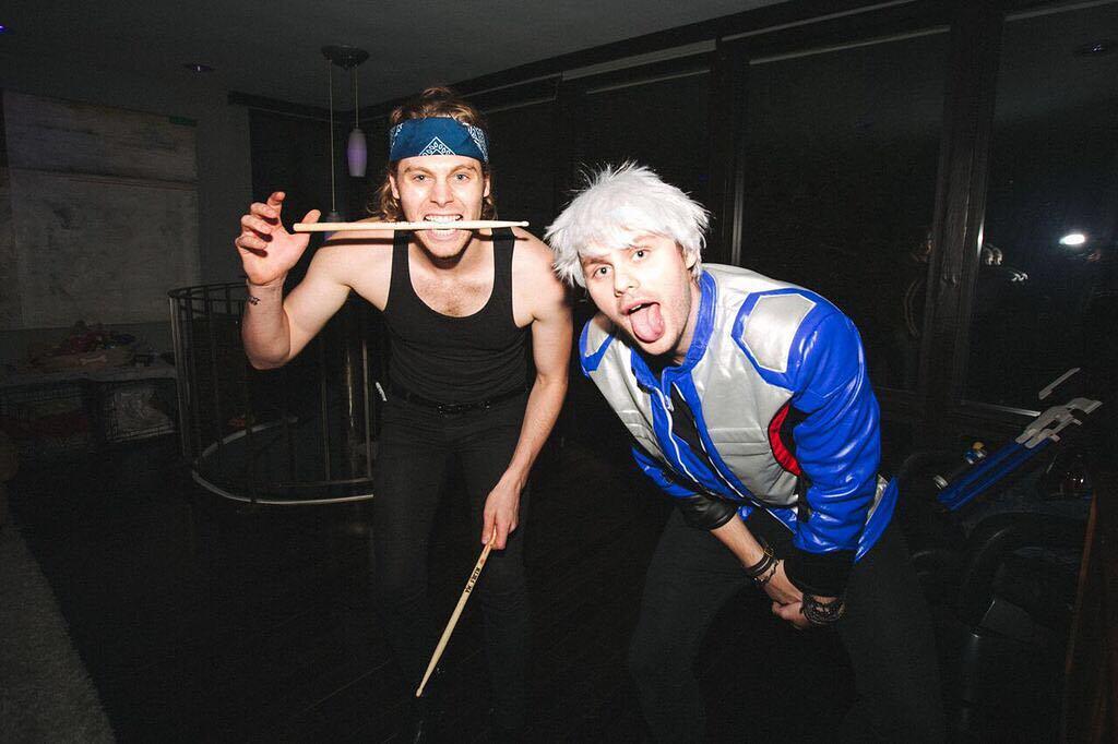 Michael5SOS's tweet image. an old guy and 2014 Ashton walk into a bar