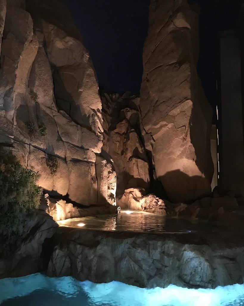 TravelEater's tweet photo. Dinner view tonight @grandsolmar @solmarresorts #SolmarOnline #GrandSolmar And the sashimi was fabulous too! #travel #waterfall #waterfalla… https://t.co/r4K4W9sNav