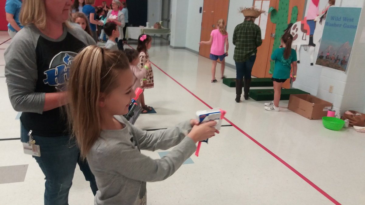MrsKidwell3rd's tweet photo. It was lots of fun at the Tin Can Challenge tonight!  @HicksElementary @MrsKidwell3rd #HicksES https://t.co/S2QDb7sQnc