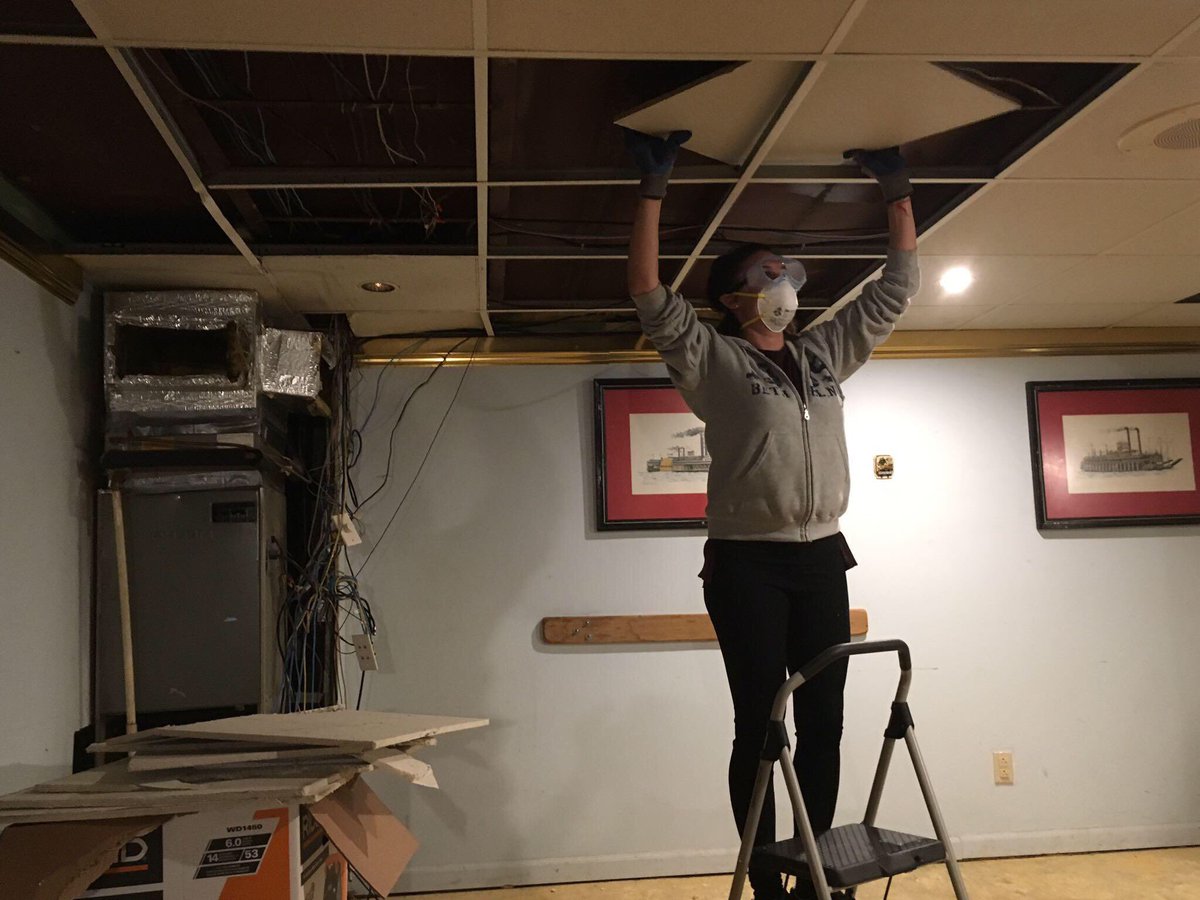 FathomThisFerry's tweet photo. Nov. 2016:  Drop ceiling officially dropped.  #outdated https://t.co/Z8SV4WKNvN