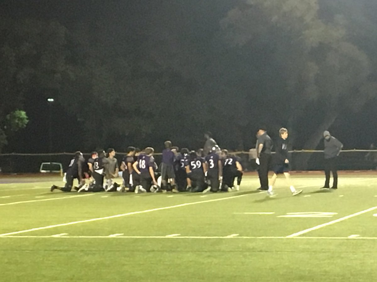 SMH_Barons's tweet image. Senior night and a Barons win! What a great last home game of the season!!