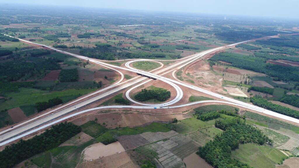 razikaka's tweet photo. Jalan Tol Trans Sumatera Ruas Lampung IC Metro @HutamaKarya @KemenPU @adhikaryaID @fadjroeL https://t.co/kEqCje2JwN