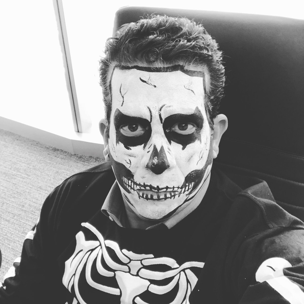 jscansino's tweet photo. Día de los muertos en la oficina #YoSoyATT #VidaATT https://t.co/CoDuDLPoos