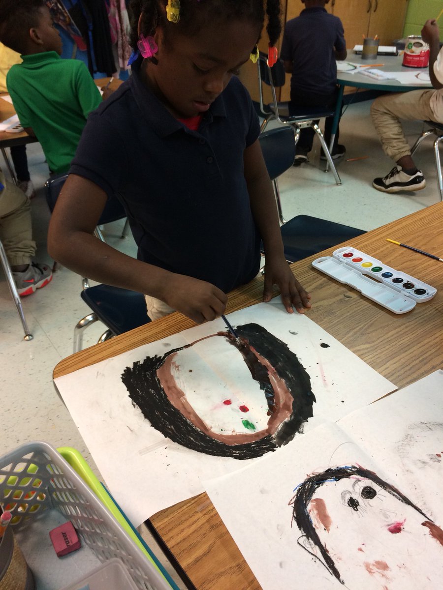 Imateacher01's tweet photo. #CuetheArtists #HCDEengage First graders working on self portraits at Calvin Donaldson. https://t.co/pGAoirLraK