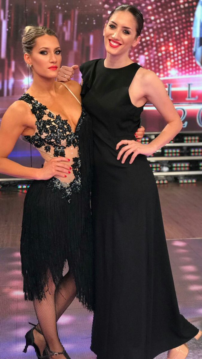 dochixviciconte's tweet photo. "Las divinas del bailando" @MicaViciconte @DelfiGEscudero 👑💚 https://t.co/lTmXPAnW1R