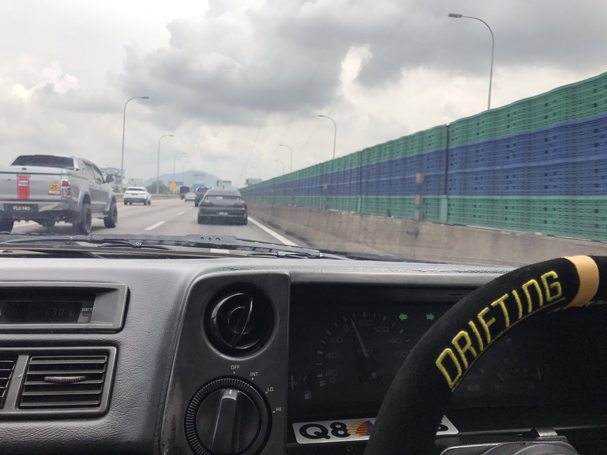 thesimplyepic1's tweet photo. Driving an AE86 trying to chase down the R32 #TheSimplyEpic #TheNoobs #AE86 #R32 #wangan #kanjo https://t.co/p7fTcQlJDN