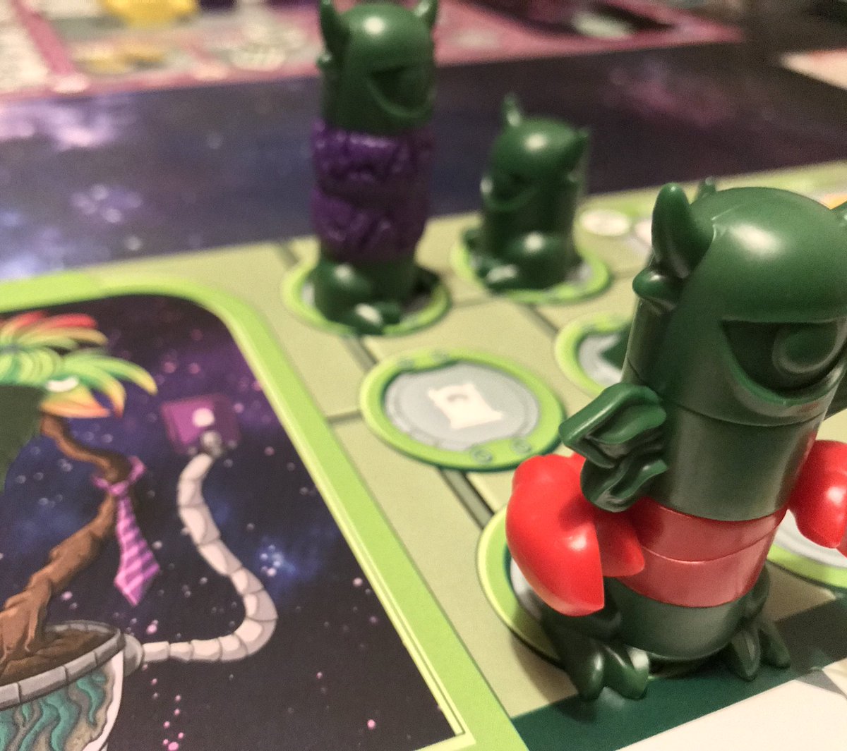 WernaBrettheart's tweet photo. Was tun...?Will ich ernähren... mit meinen Tentakeln mehr Rohstoffe ergattern?#chimerastation  #gamebrewer #DieBerlinerHelden #boardgamegeek https://t.co/jrCqddBrmj