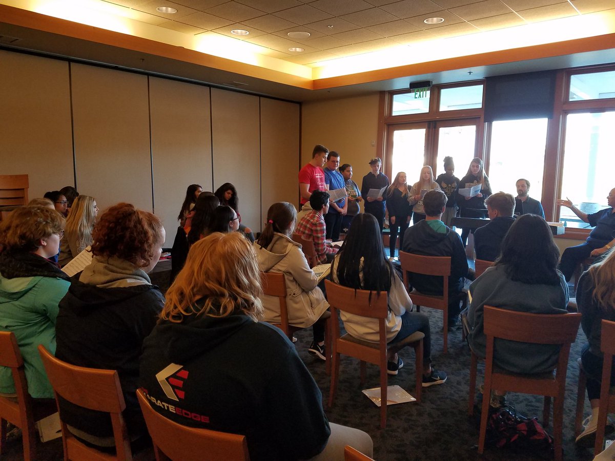 fifelovesmusic's tweet photo. Da Capo and Ladies First rehearsing on retreat with Dr. Ben Keller! #togetherwearefife #fallretreat2017 https://t.co/Q9bnF9nLRF