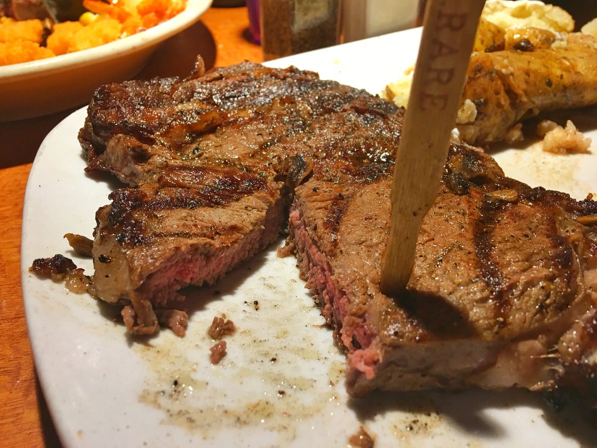 MarinateMeBaby's tweet photo. Ribeye #1 supposed to be #midrare. Waitress &amp; Manager @sizzlerusa made it right. #2 spot on! #ThankYou https://t.co/Qmic93EMnj