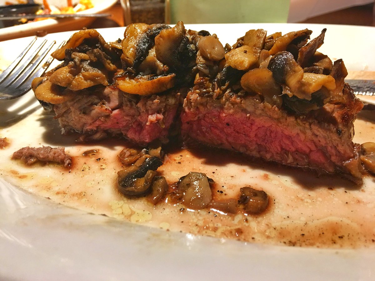 MarinateMeBaby's tweet photo. Ribeye #1 supposed to be #midrare. Waitress &amp; Manager @sizzlerusa made it right. #2 spot on! #ThankYou https://t.co/Qmic93EMnj
