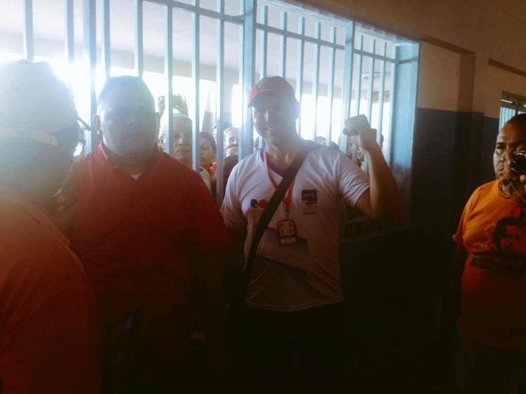 saimetrujillo01's tweet photo. Saime del DIvidive apoya al candidato del municipio Sucre rumbo a la victoria @Juan_Dugarte https://t.co/JqJWv7JVpa