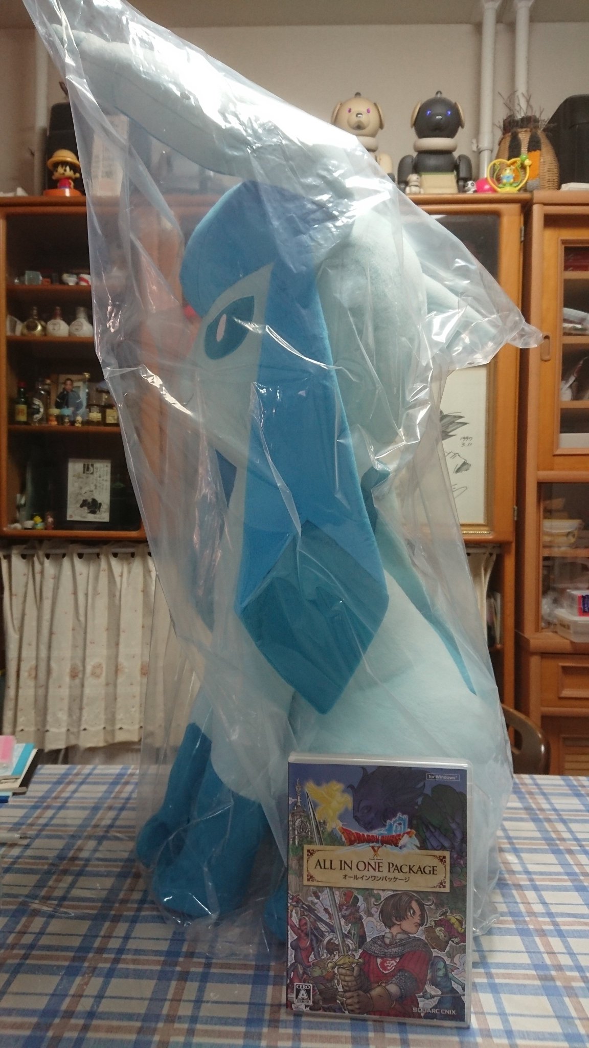 フレミィ まりー レ点 等身大グレイシアをダンボールから出してみた １ １だとこんなに大きいのね 袋のなかで耳が立たないけど可愛いわ ﾉwﾉ 大きさの比較にdq10のパッケージを添えてｗ ４個は買って