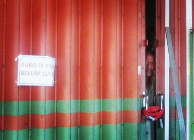 semeton news Tak Mampu Bayar Sewa Ruko, Kakek Dan Cucunya Disekap Oknum BUMN dlvr.it/Pz8MTx semeton