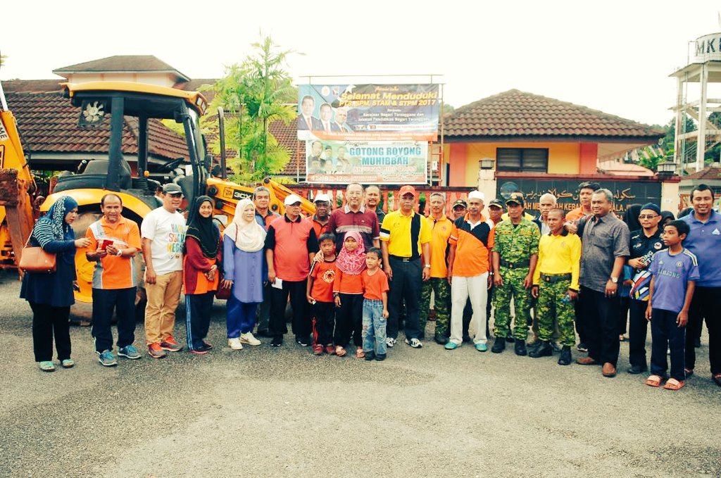 JailaniJohari's tweet photo. Bergotong royong bersama PIBG SMK Kuala Jenderis pagi ini. https://t.co/tidbYpQ81d