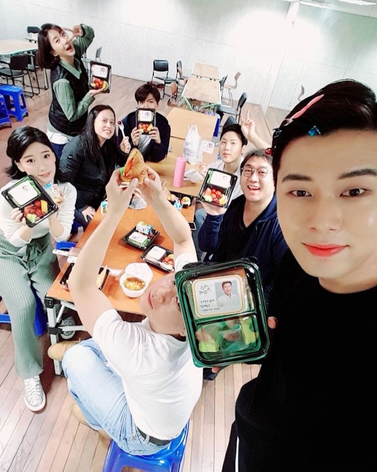 김민성배우님 인스타그램😀🍴
#서른즈음에 #백형훈

instagram.com/p/BbDyfdABEJy/