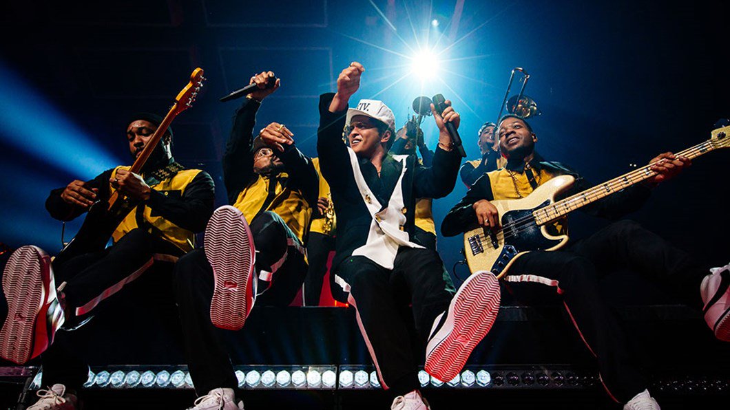 BrunoMarsTHAI's tweet photo. อย่าสนับสนุนบัตรผีบวกเพิ่มมหาโหดน๊าา 
ถ้าเราจะนก ต้องนกอย่างมีศักดิ์ศรีค่ะ 

 STRONG!

#BMTHAi 
#BrunoMarsBKK2018
#24KMagicTour https://t.co/NabcESXLLy