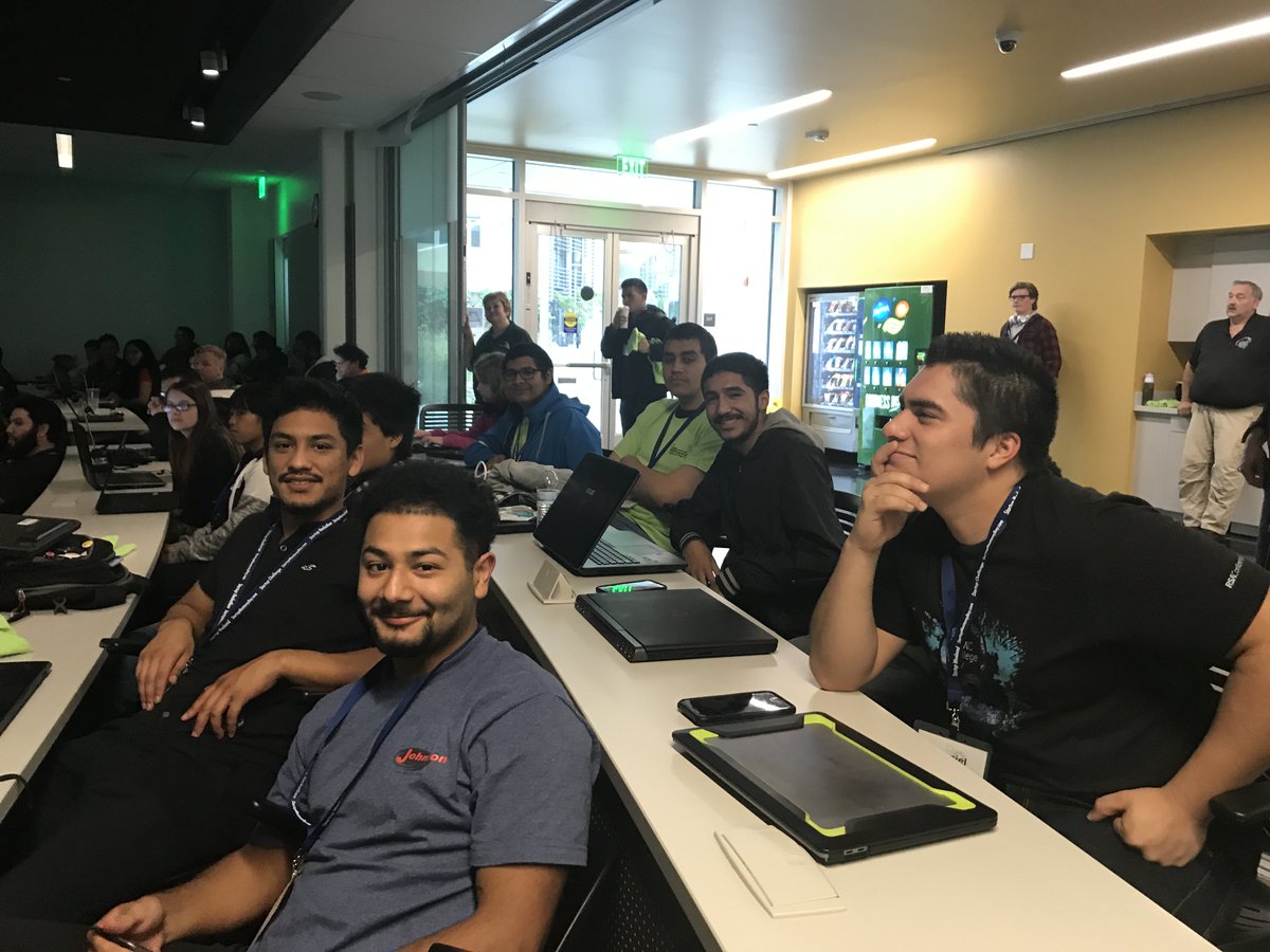 csinthree's tweet image. Cohort 5 is getting ready for @StartupMB at @CSUMB! Good luck, all!